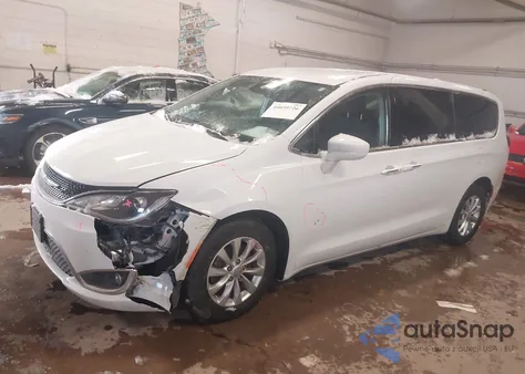 2018 Chrysler Pacifica Touring Plus z USA, uszkodzony, nr VIN 2C4RC1FG9JR183009